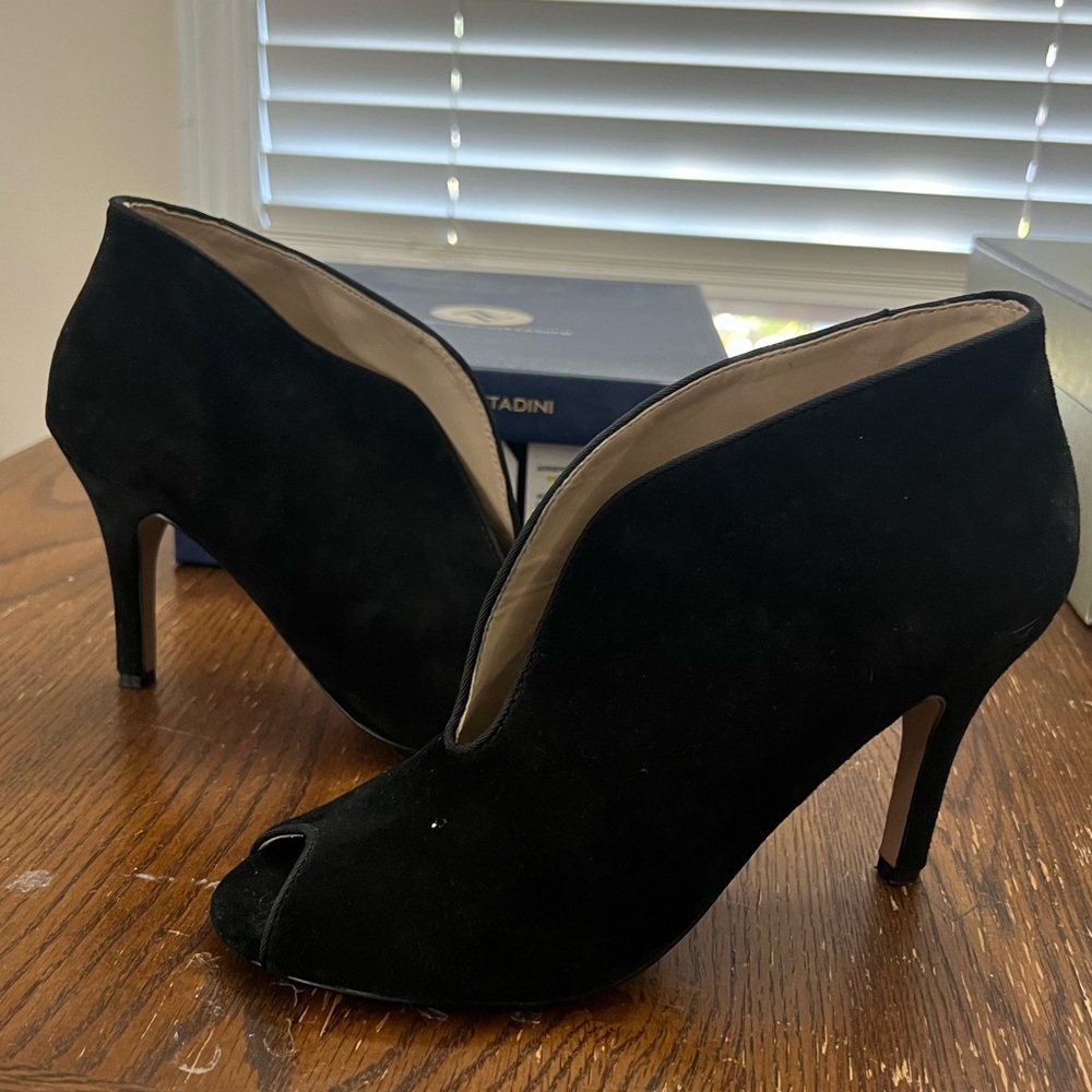 Adrienne vittadini black suede boots size 8